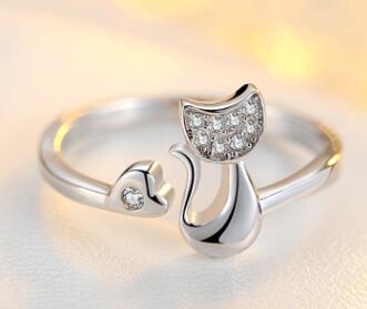 Classy Cat Ring Premium Style Set featuring a silver cat design with sparkling accents.