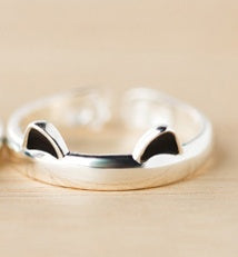 Classy Cat Ring Premium Style Set showcasing a stylish silver ring with unique cat ear design.